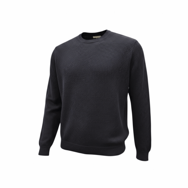 Maglia girocollo in 100% lana merino extrafine, lavorazione nido d’ape fine.